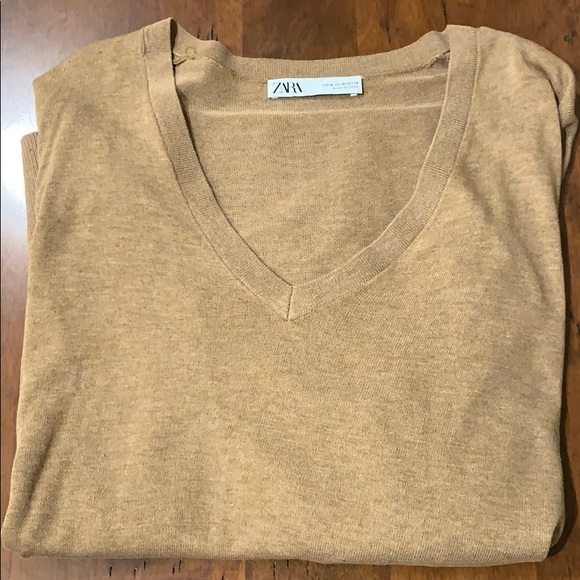 Zara Sweaters - Zara V-neck lightweight tunic sweater. Zara Sweaters - Zara V-neck lightweight tunic sweater.